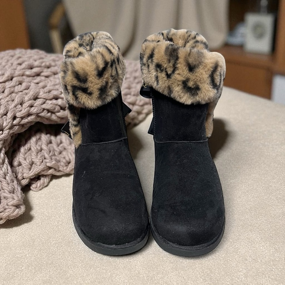 Juicy Couture Black and Tan Faux Fur Winter Boots